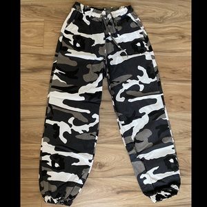 Fashion nova sweat pants camo M